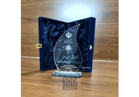 تولید لوح تقدیر فوری و بج سینه