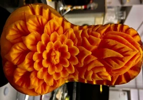 حکاکی هندوانه و کدو شب یلدا
