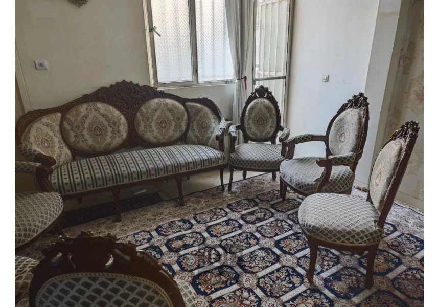 مبلمان هفت نفره و دو صندلی میزبان