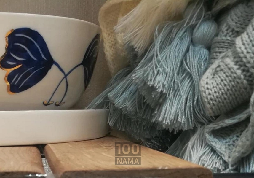 تعداد صدو پنجاه عدد روسری و شال 