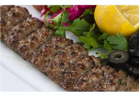 استخدام کارگر ساده رستوران با جای خواب