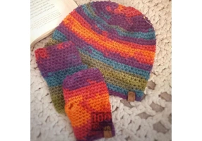 کلاه لئونی و جوراب دستبافت