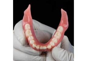 کلینیک دندانسازی و دندانپزشکی روشنا